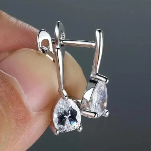 NEW 925 STERLING SILVER DIAMOND EARRINGS, BEAUTIFUL EARRINGS, CUTE EARRINGS. - Picture 2 of 3